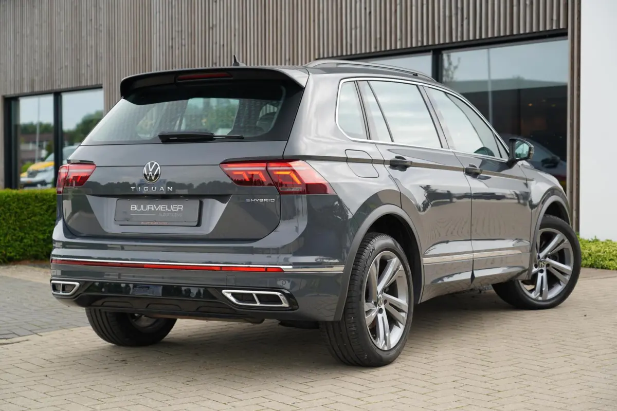1.4 TSI eHybrid R-Line Business+ | Sfeerverlichting | Stoel en stuurwielverwarming | Dodehoek detectie | Digitaal dashboard | Adaptieve cruise control | Apple CarPlay | Parkeercamera | Clima