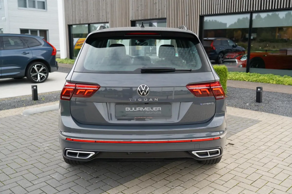 1.4 TSI eHybrid R-Line Business+ | Sfeerverlichting | Stoel en stuurwielverwarming | Dodehoek detectie | Digitaal dashboard | Adaptieve cruise control | Apple CarPlay | Parkeercamera | Clima