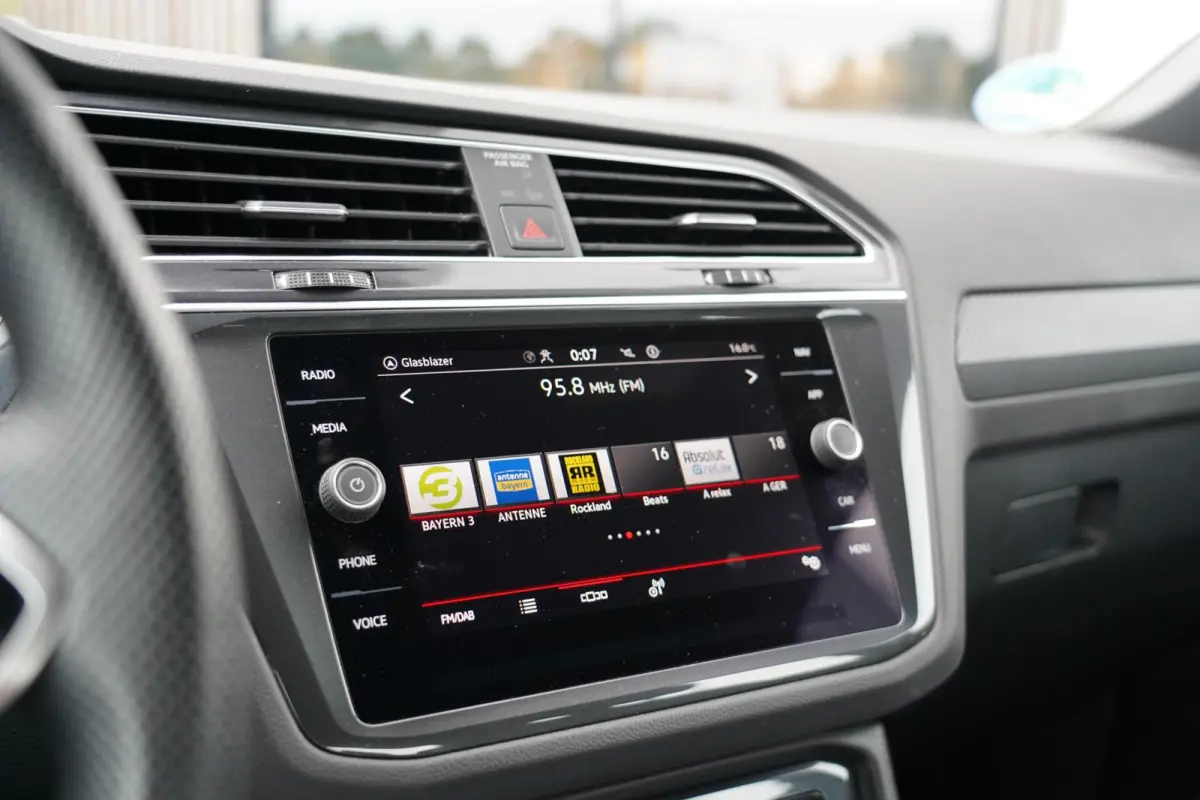 1.4 TSI eHybrid R-Line Business+ | Sfeerverlichting | Stoel en stuurwielverwarming | Dodehoek detectie | Digitaal dashboard | Adaptieve cruise control | Apple CarPlay | Parkeercamera | Clima