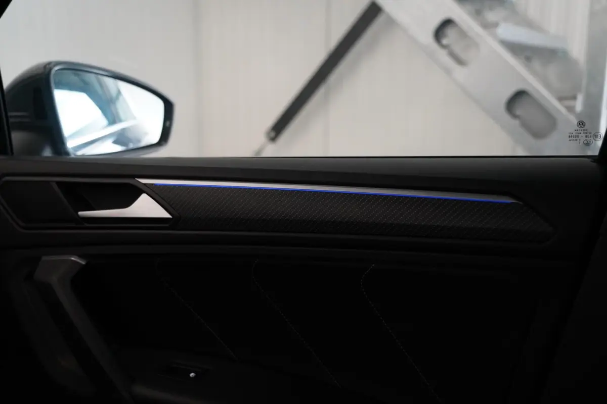 1.4 TSI eHybrid R-Line Business+ | Sfeerverlichting | Stoel en stuurwielverwarming | Dodehoek detectie | Digitaal dashboard | Adaptieve cruise control | Apple CarPlay | Parkeercamera | Clima