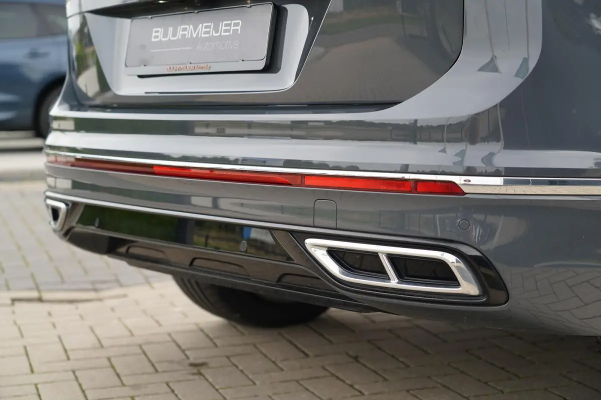 1.4 TSI eHybrid R-Line Business+ | Sfeerverlichting | Stoel en stuurwielverwarming | Dodehoek detectie | Digitaal dashboard | Adaptieve cruise control | Apple CarPlay | Parkeercamera | Clima