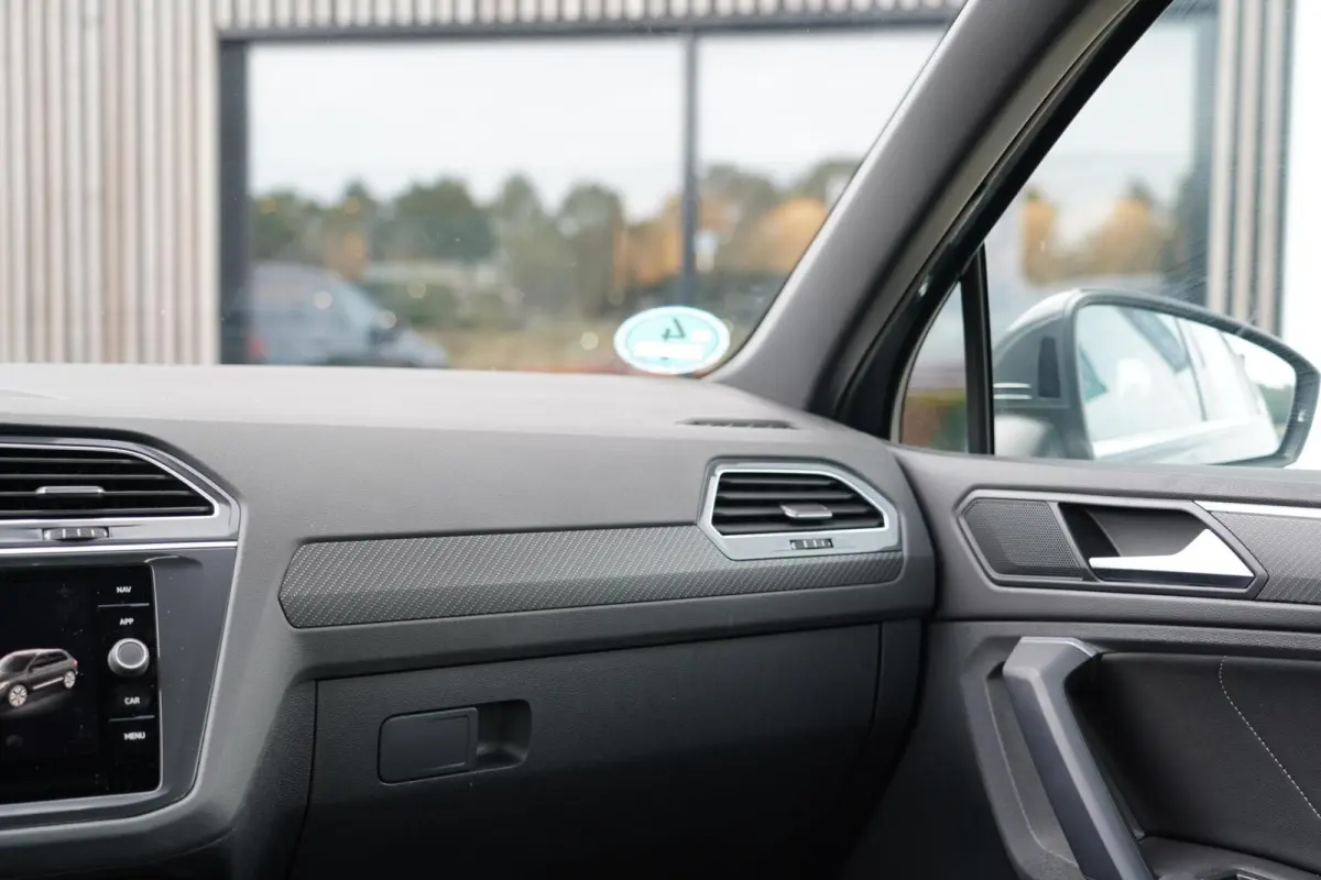 1.4 TSI eHybrid R-Line Business+ | Sfeerverlichting | Stoel en stuurwielverwarming | Dodehoek detectie | Digitaal dashboard | Adaptieve cruise control | Apple CarPlay | Parkeercamera | Clima
