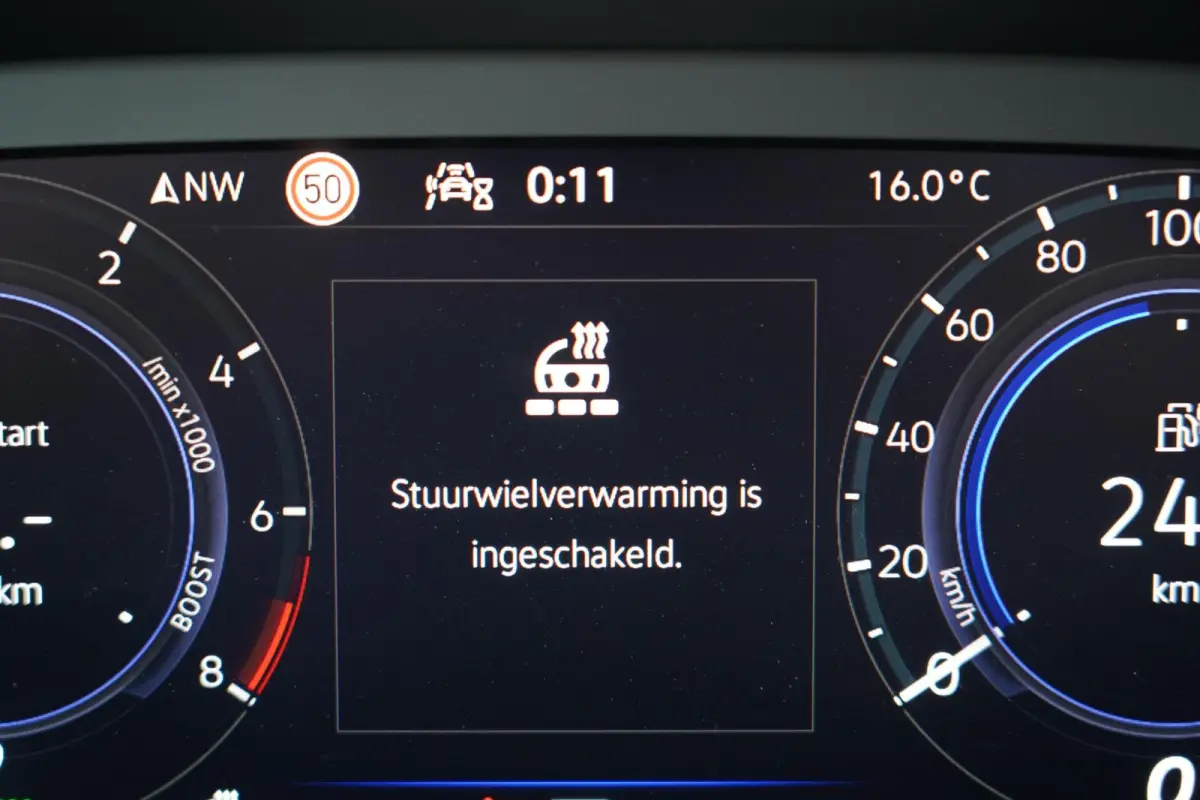 1.4 TSI eHybrid R-Line Business+ | Sfeerverlichting | Stoel en stuurwielverwarming | Dodehoek detectie | Digitaal dashboard | Adaptieve cruise control | Apple CarPlay | Parkeercamera | Clima