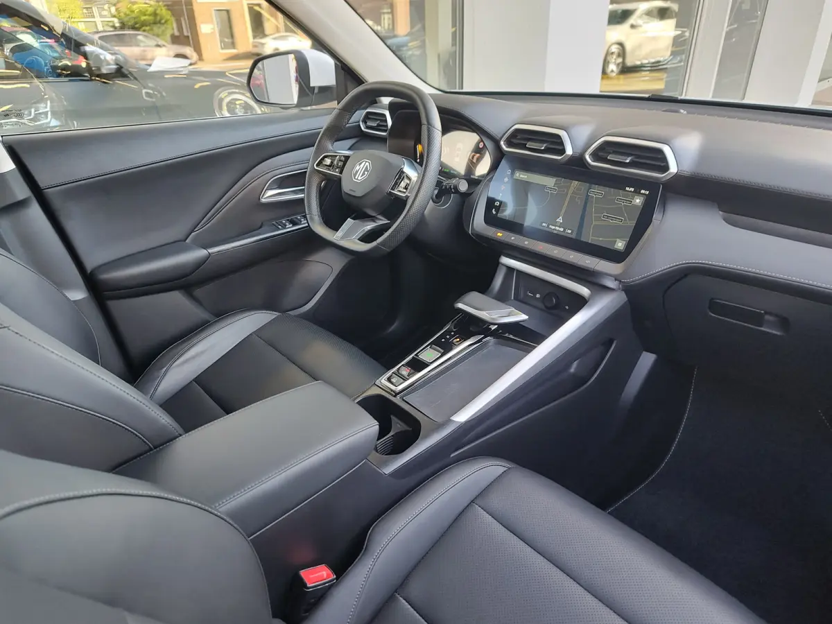 1.5 HYBRID+ LUXURY 360 Camera | Keyless | Stoelverwarming