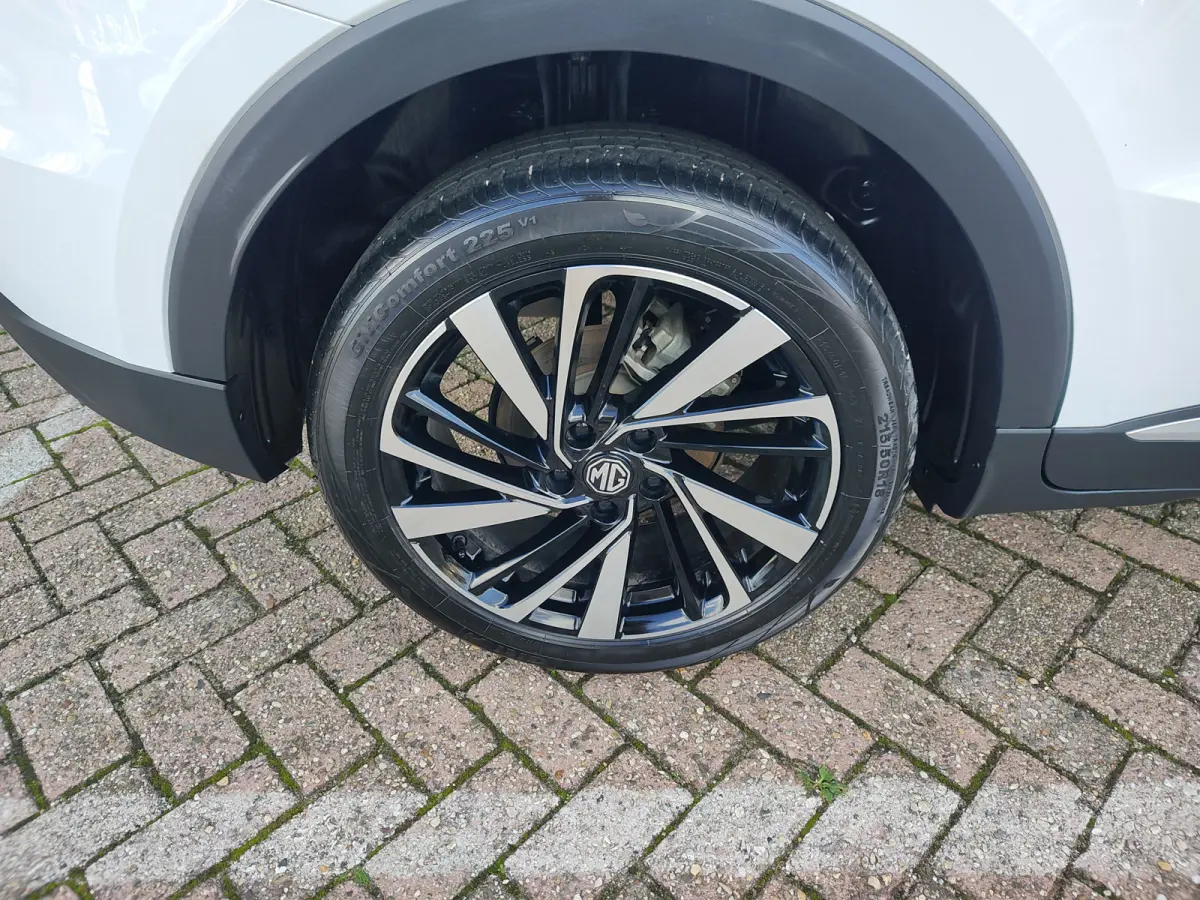 1.5 HYBRID+ LUXURY 360 Camera | Keyless | Stoelverwarming