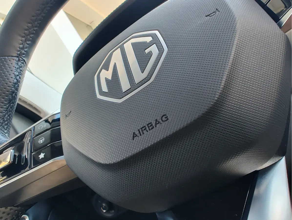 1.5 HYBRID+ LUXURY 360 Camera | Keyless | Stoelverwarming