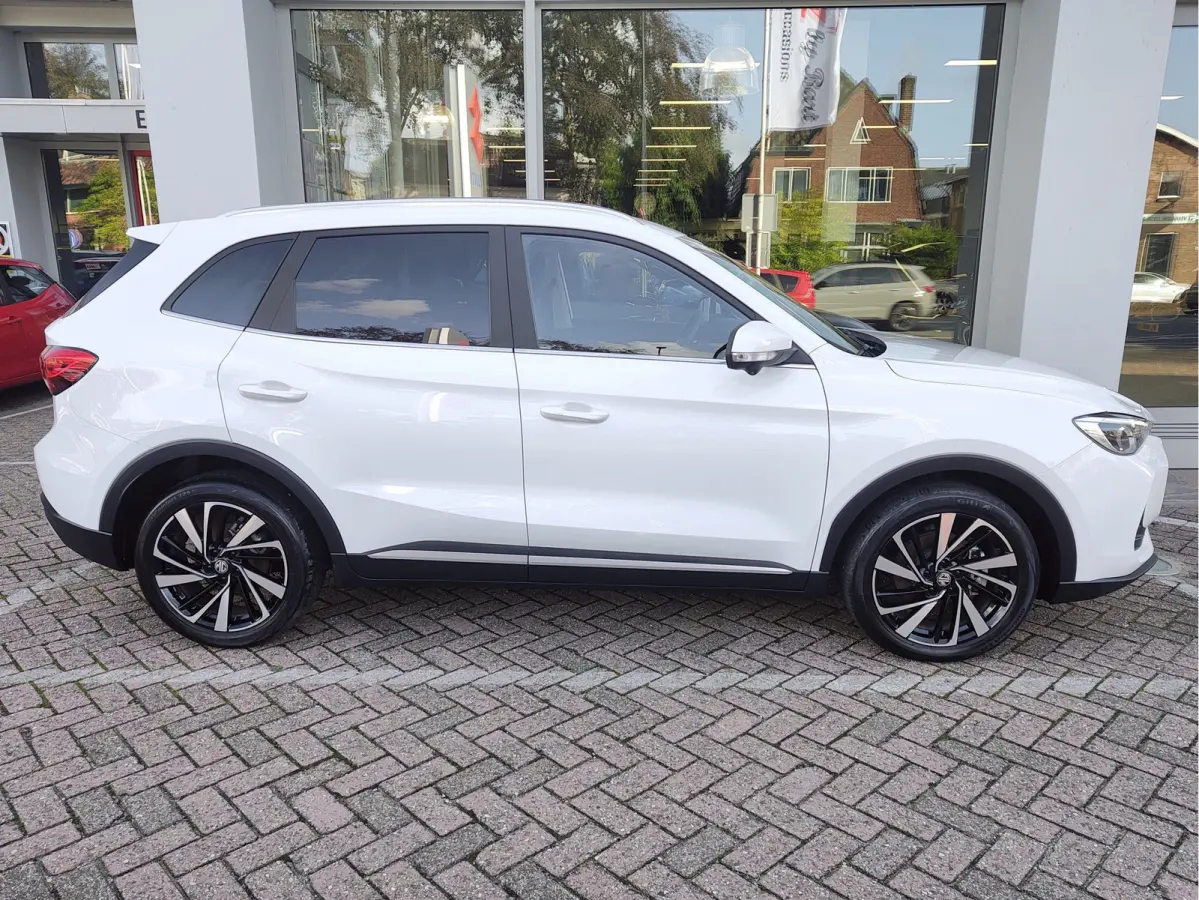 1.5 HYBRID+ LUXURY 360 Camera | Keyless | Stoelverwarming