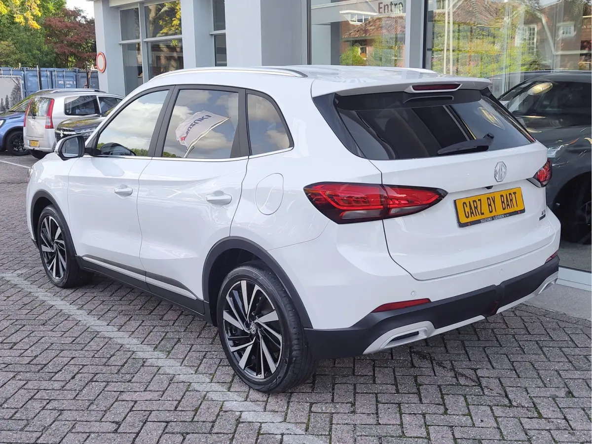 1.5 HYBRID+ LUXURY 360 Camera | Keyless | Stoelverwarming
