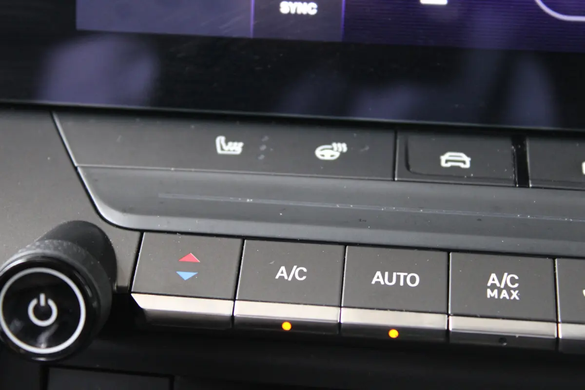 1.2 Turbo Hybrid GS | LED Matrix | Head-up display | Voorruitverwarming | AGR stoelen |