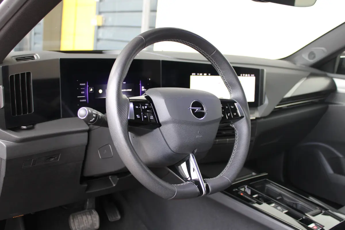 1.2 Turbo Hybrid GS | LED Matrix | Head-up display | Voorruitverwarming | AGR stoelen |