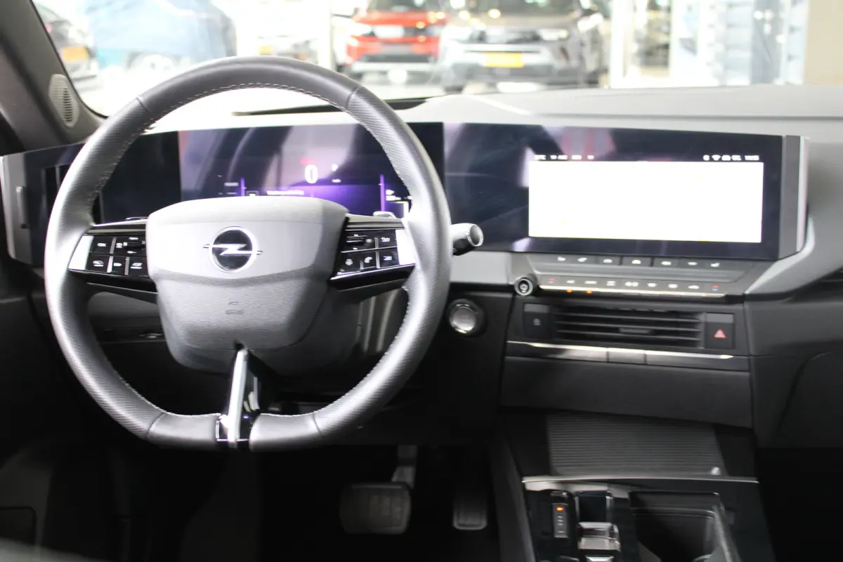1.2 Turbo Hybrid GS | LED Matrix | Head-up display | Voorruitverwarming | AGR stoelen |