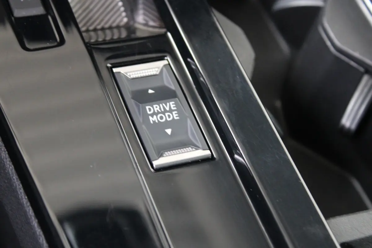 1.2 Turbo Hybrid GS | LED Matrix | Head-up display | Voorruitverwarming | AGR stoelen |