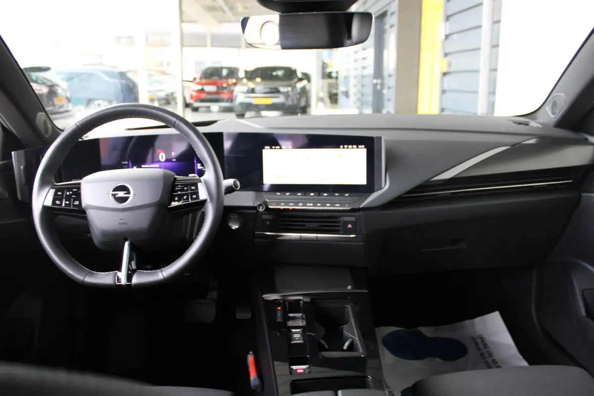 1.2 Turbo Hybrid GS | LED Matrix | Head-up display | Voorruitverwarming | AGR stoelen |