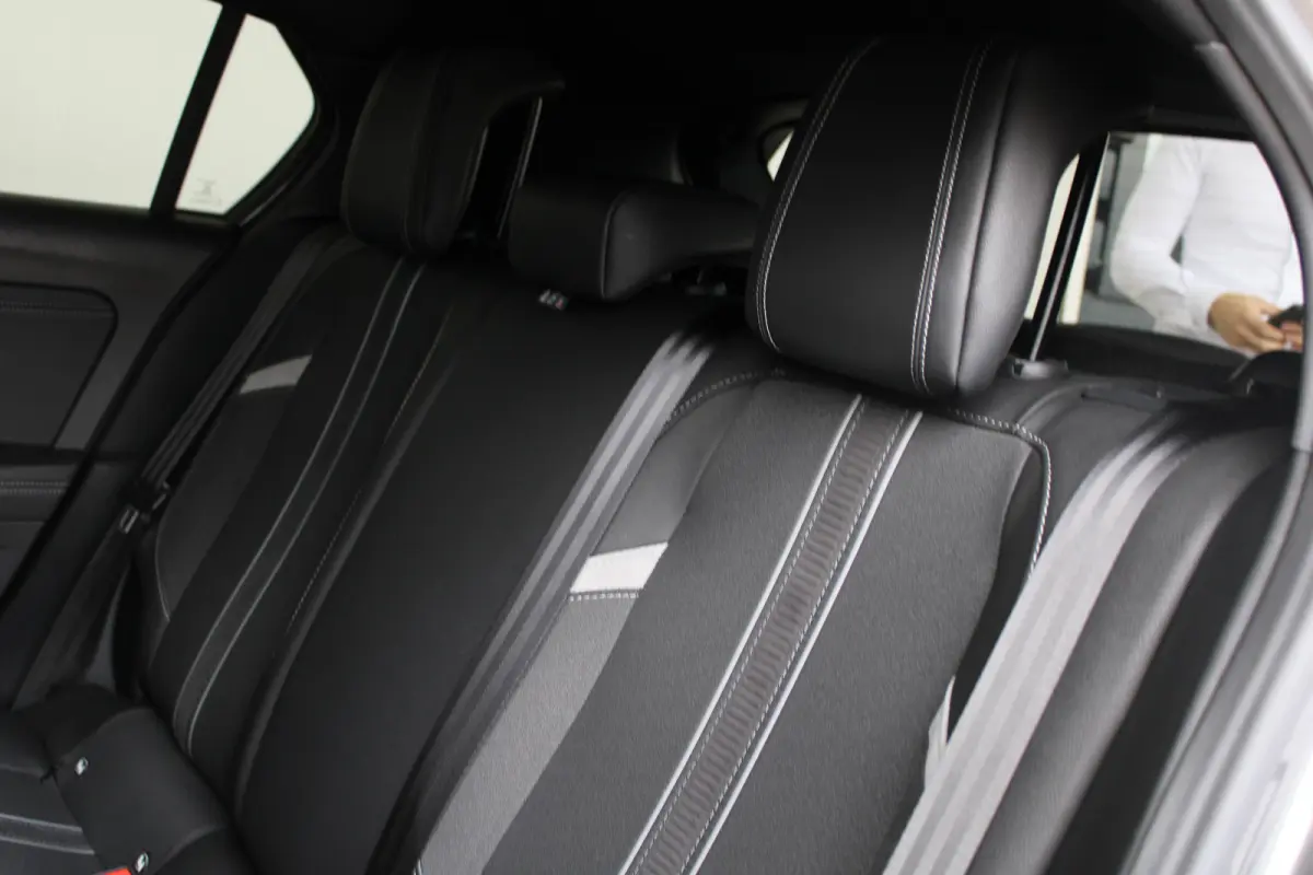 1.2 Turbo Hybrid GS | LED Matrix | Head-up display | Voorruitverwarming | AGR stoelen |