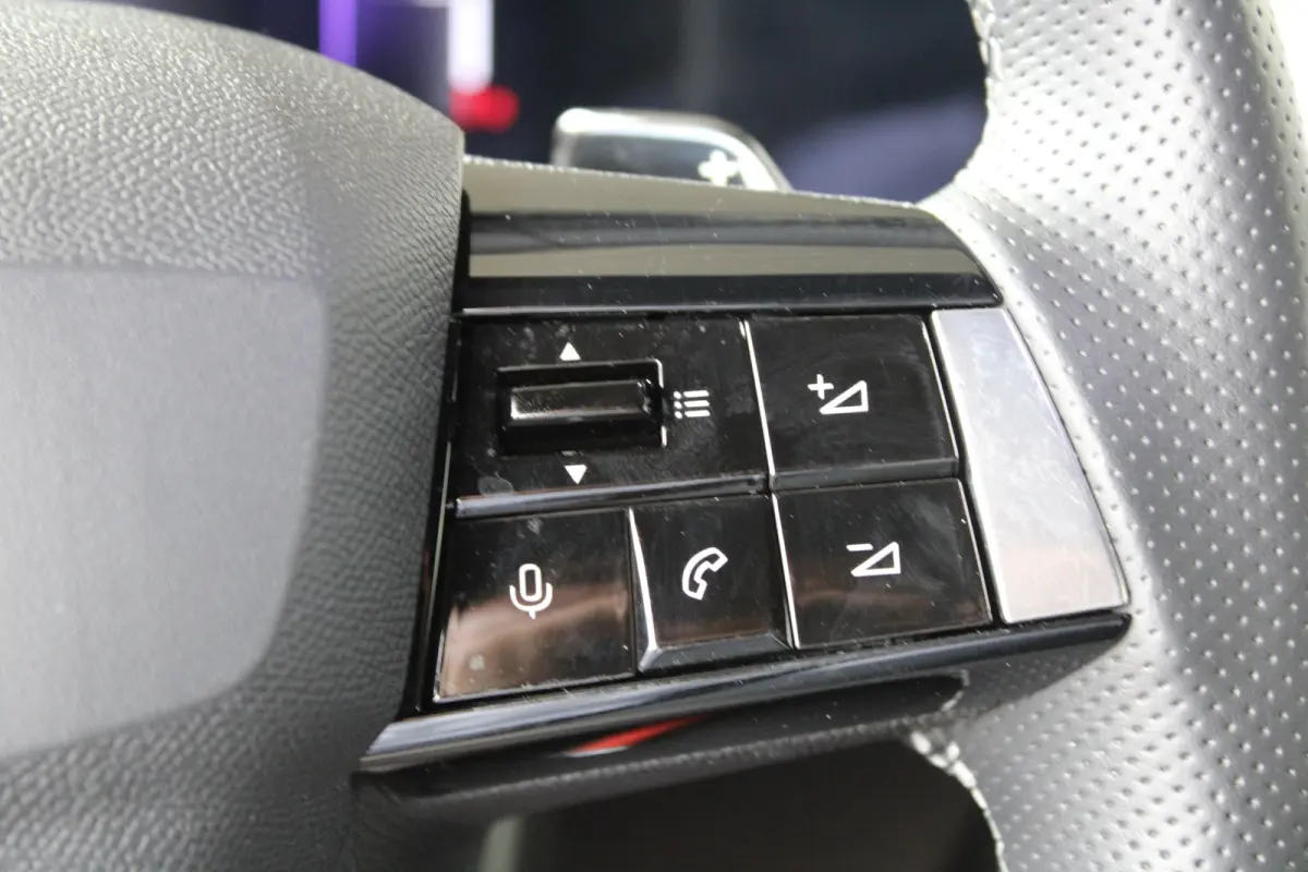 1.2 Turbo Hybrid GS | LED Matrix | Head-up display | Voorruitverwarming | AGR stoelen |