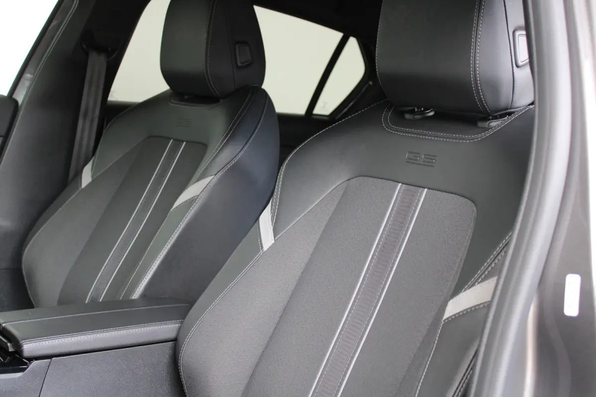 1.2 Turbo Hybrid GS | LED Matrix | Head-up display | Voorruitverwarming | AGR stoelen |