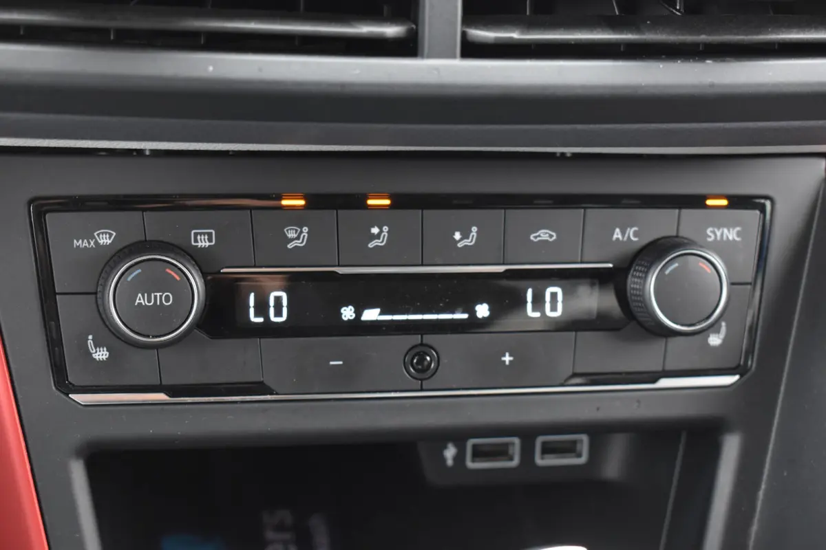 1.0 TSI Highline R-Line Beats BSM | Navigatie | Digitaal Dashboard | Stoelverwarming | Beats Audio | 12 mnd BOVAG garantie | Whatsapp 06-53188999