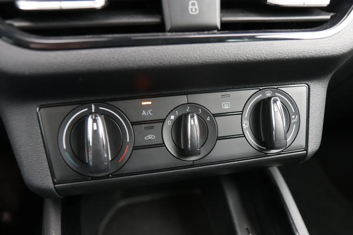 1.0 TSI 110pk Ambition | Trekhaak | Smartlink | Parkeersensoren Achter