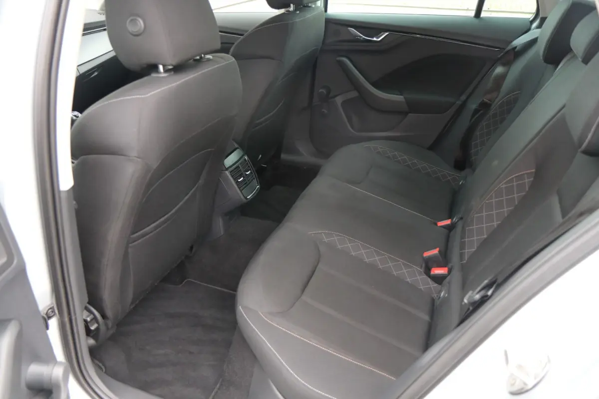 1.0 TSI 110pk Ambition | Trekhaak | Smartlink | Parkeersensoren Achter