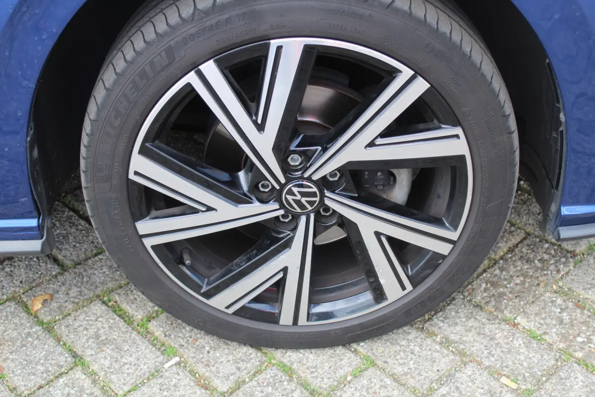 1.0 TSI R-Line Business Panorama dak l R-Line Exterieur l Airco automatisch l Achteruitrijcamera