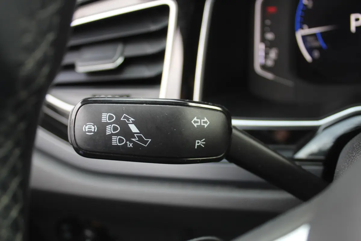 1.0 TSI R-Line Business Panorama dak l R-Line Exterieur l Airco automatisch l Achteruitrijcamera