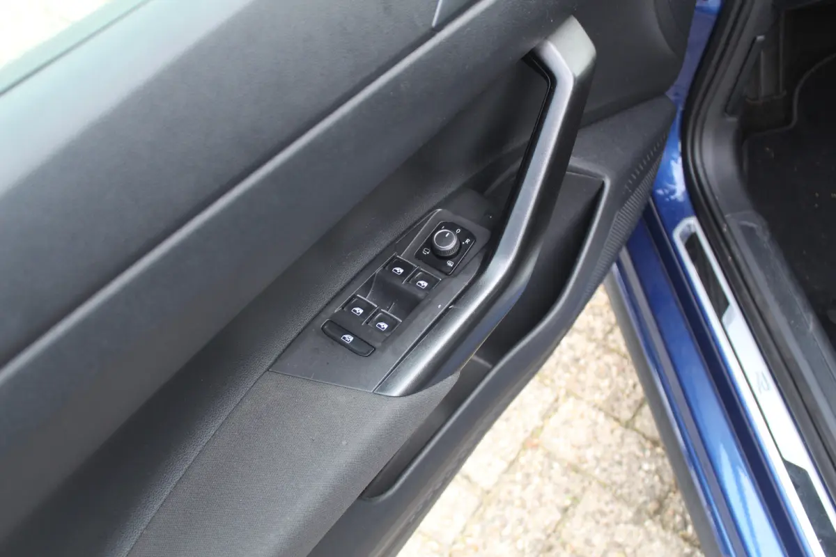 1.0 TSI R-Line Business Panorama dak l R-Line Exterieur l Airco automatisch l Achteruitrijcamera