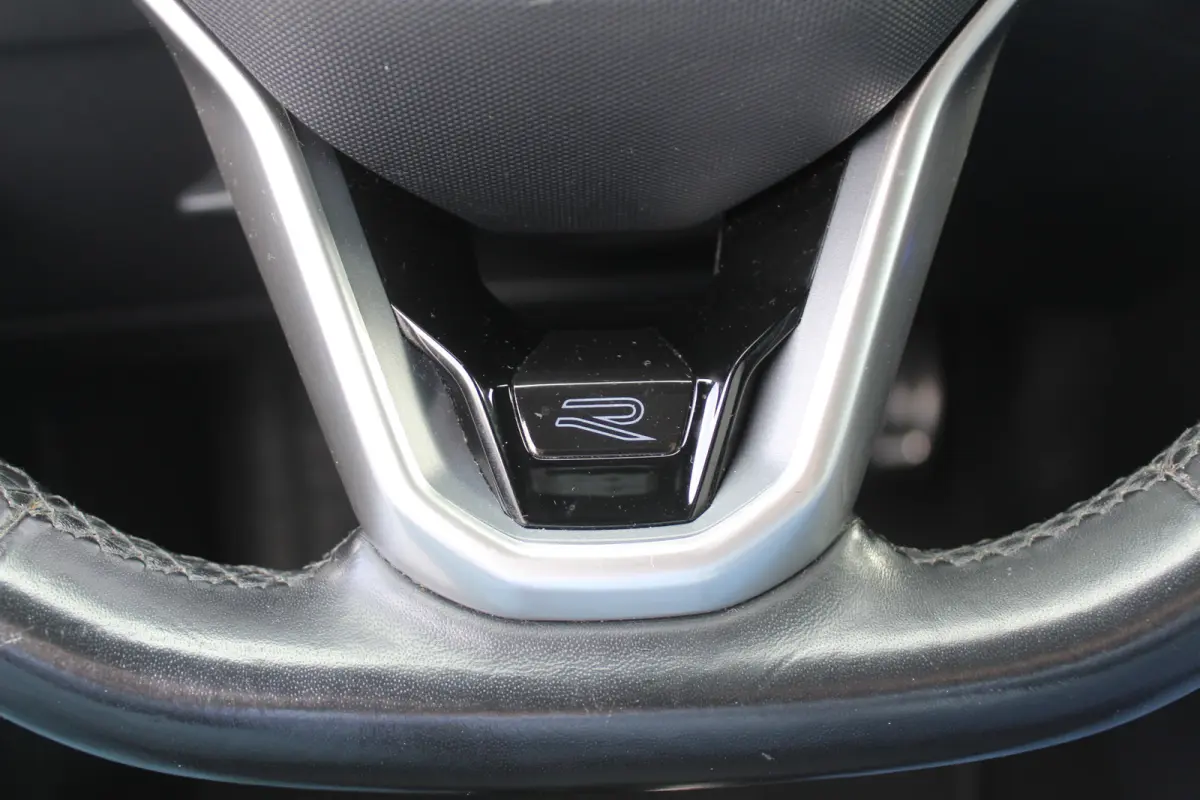 1.0 TSI R-Line Business Panorama dak l R-Line Exterieur l Airco automatisch l Achteruitrijcamera