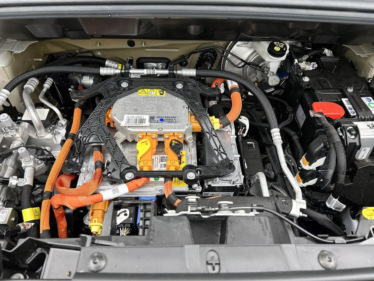 136 L1 50 kWh | Climate Control | Accu 99% | Apple Carplay/Android Auto | Achteruitrijcamera | Led Koplampen |