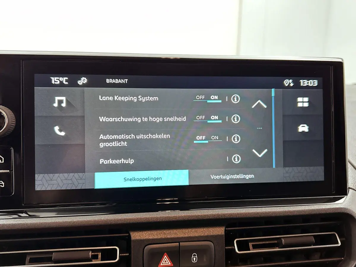 136 L1 50 kWh | Climate Control | Accu 99% | Apple Carplay/Android Auto | Achteruitrijcamera | Led Koplampen |