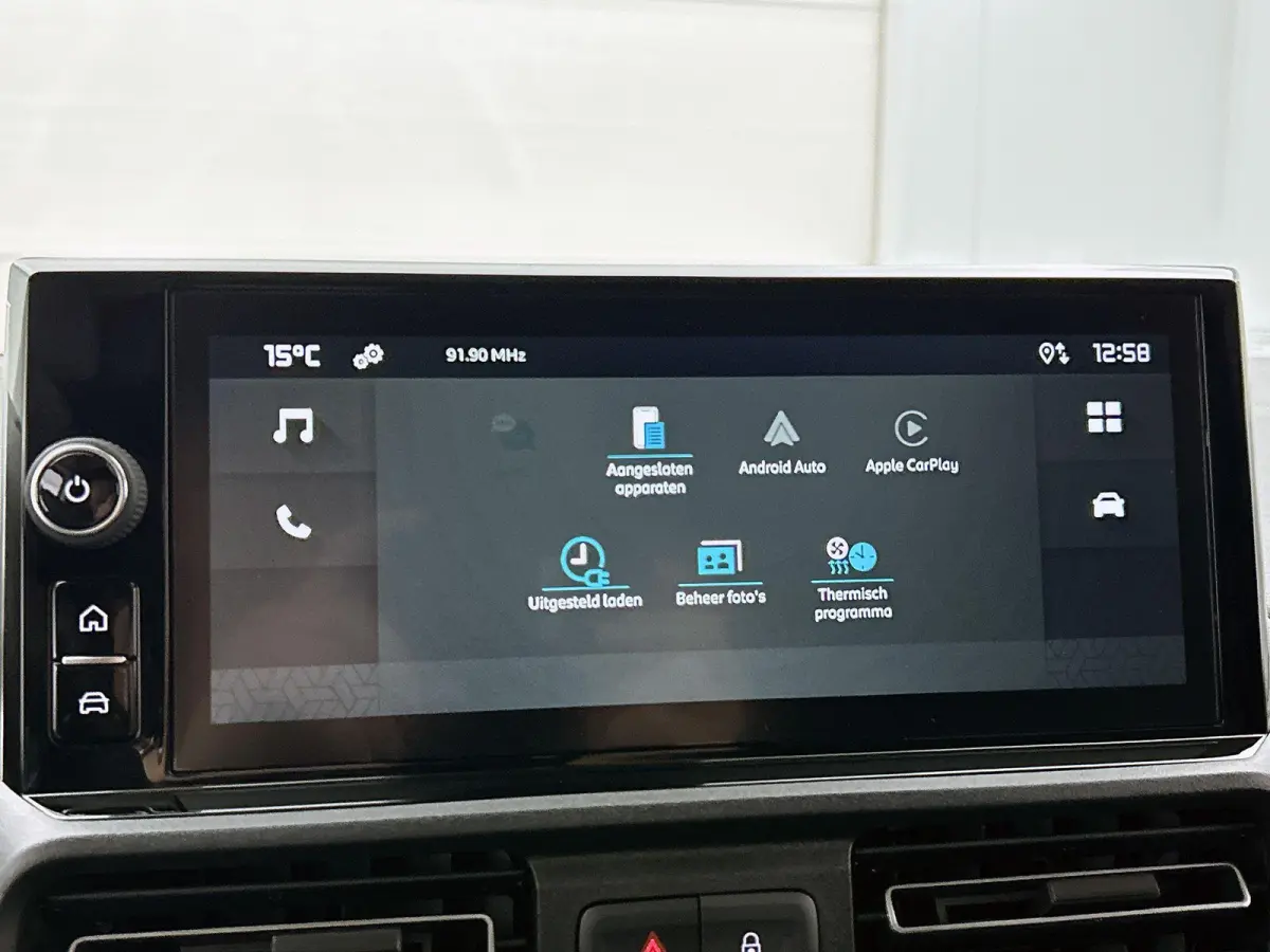 136 L1 50 kWh | Climate Control | Accu 99% | Apple Carplay/Android Auto | Achteruitrijcamera | Led Koplampen |