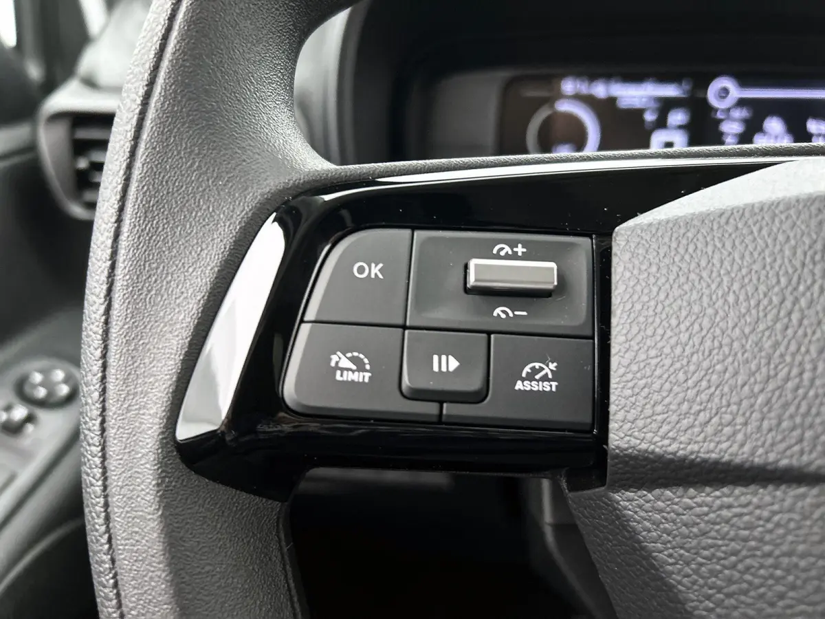 136 L1 50 kWh | Climate Control | Accu 99% | Apple Carplay/Android Auto | Achteruitrijcamera | Led Koplampen |