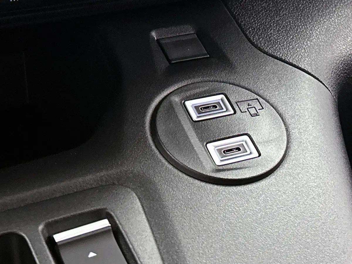136 L1 50 kWh | Climate Control | Accu 99% | Apple Carplay/Android Auto | Achteruitrijcamera | Led Koplampen |