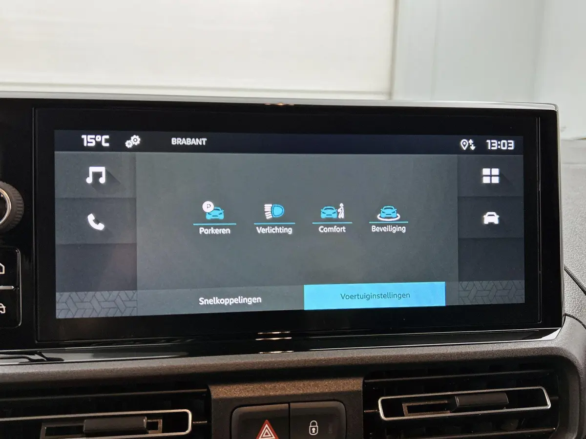 136 L1 50 kWh | Climate Control | Accu 99% | Apple Carplay/Android Auto | Achteruitrijcamera | Led Koplampen |