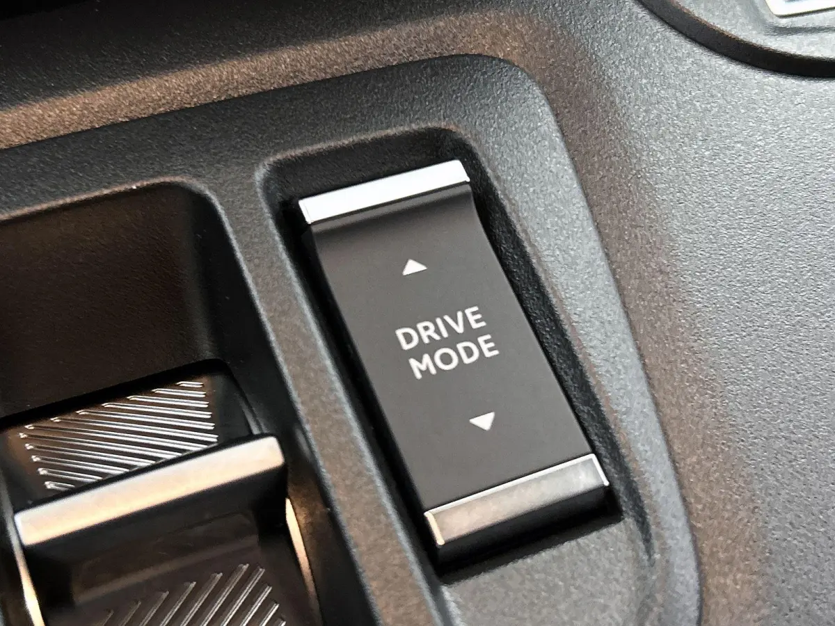 136 L1 50 kWh | Climate Control | Accu 99% | Apple Carplay/Android Auto | Achteruitrijcamera | Led Koplampen |