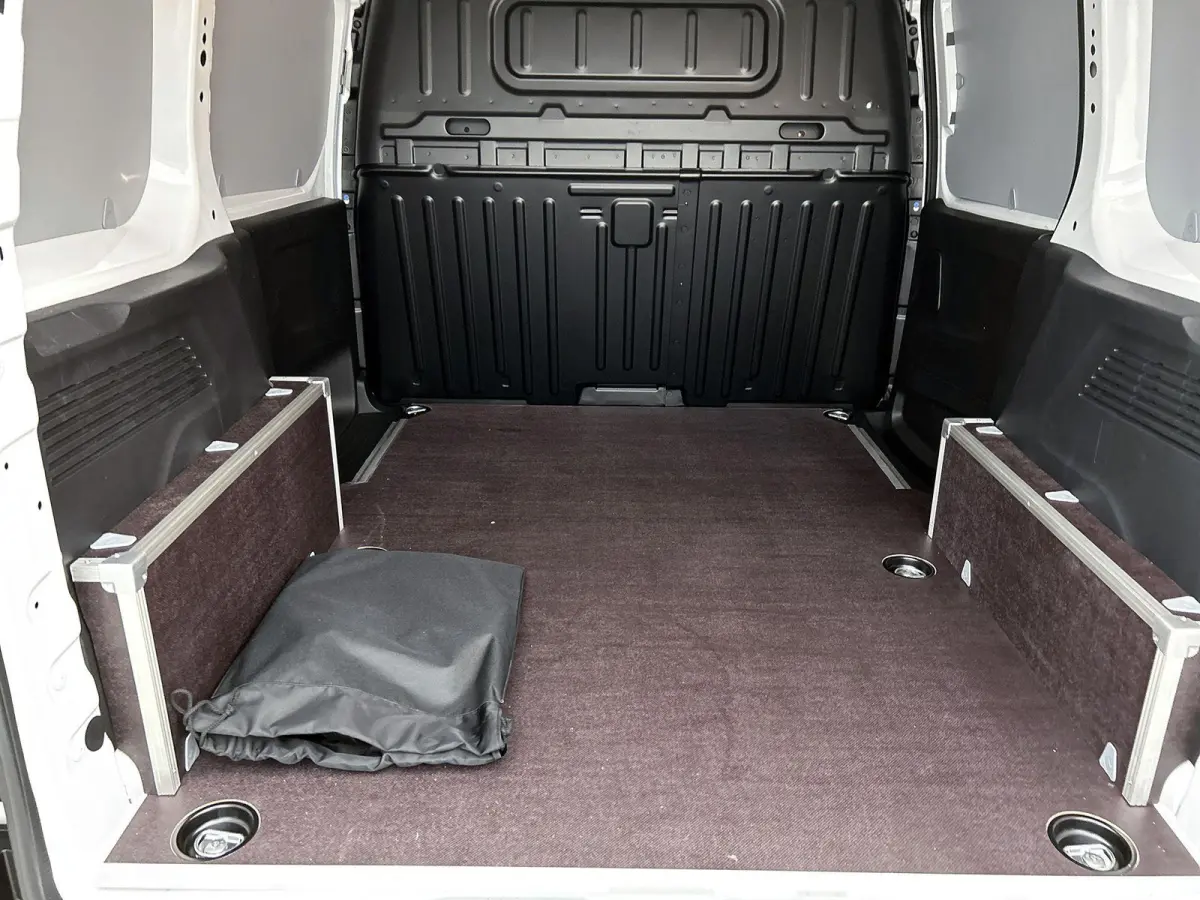 136 L1 50 kWh | Climate Control | Accu 99% | Apple Carplay/Android Auto | Achteruitrijcamera | Led Koplampen |