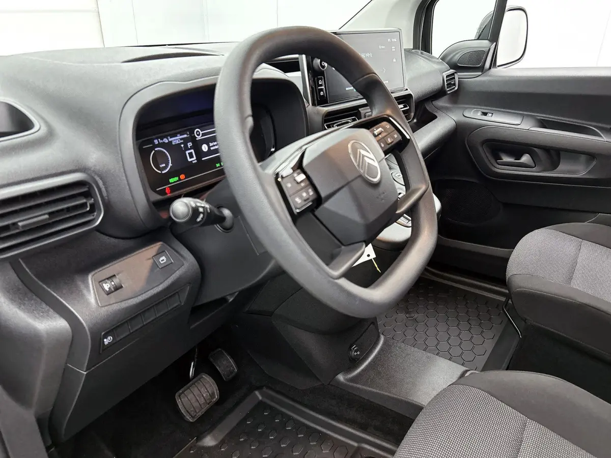 136 L1 50 kWh | Climate Control | Accu 99% | Apple Carplay/Android Auto | Achteruitrijcamera | Led Koplampen |