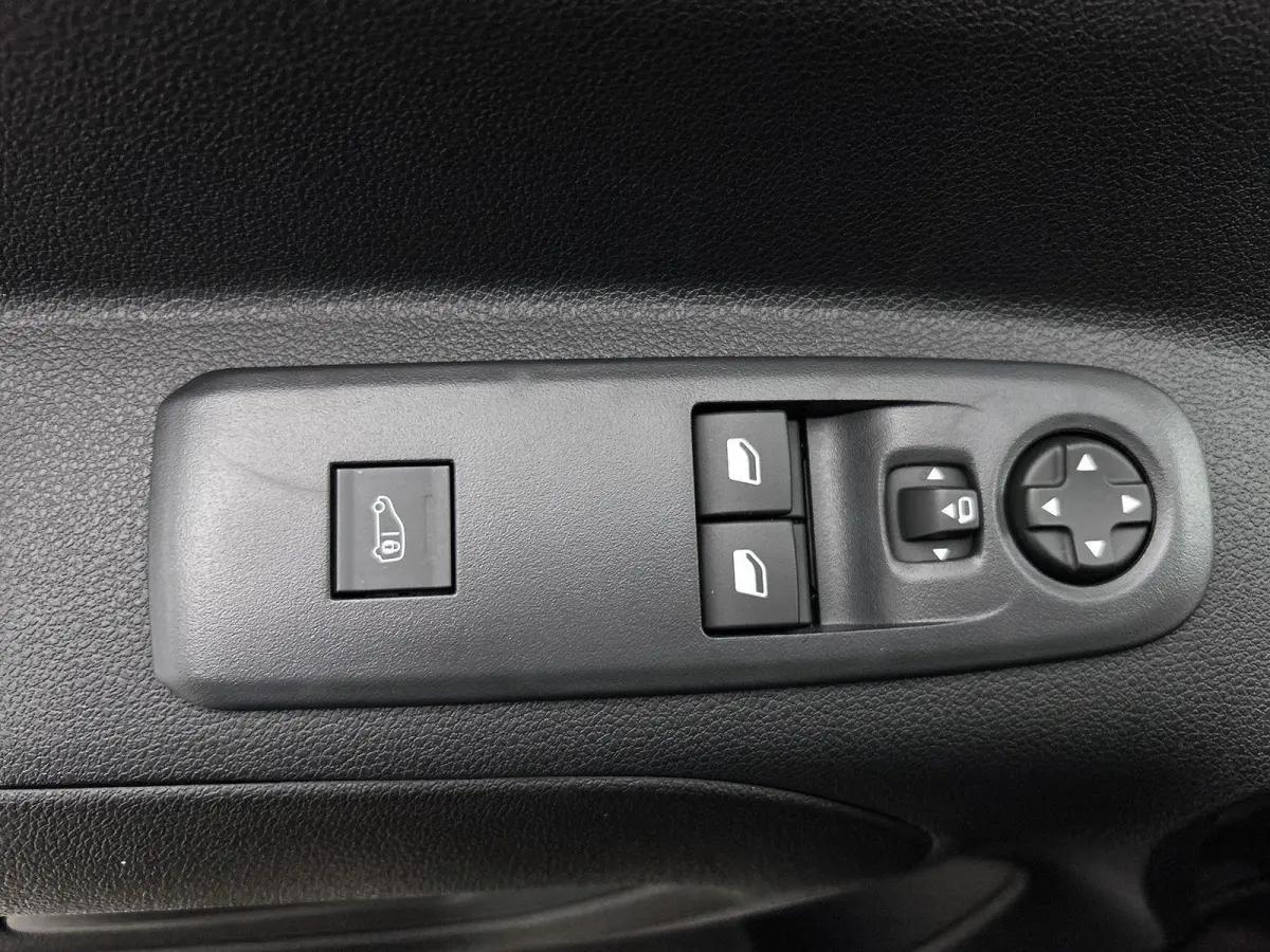 136 L1 50 kWh | Climate Control | Accu 99% | Apple Carplay/Android Auto | Achteruitrijcamera | Led Koplampen |