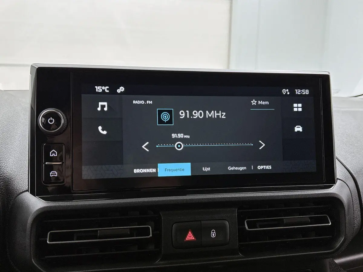 136 L1 50 kWh | Climate Control | Accu 99% | Apple Carplay/Android Auto | Achteruitrijcamera | Led Koplampen |