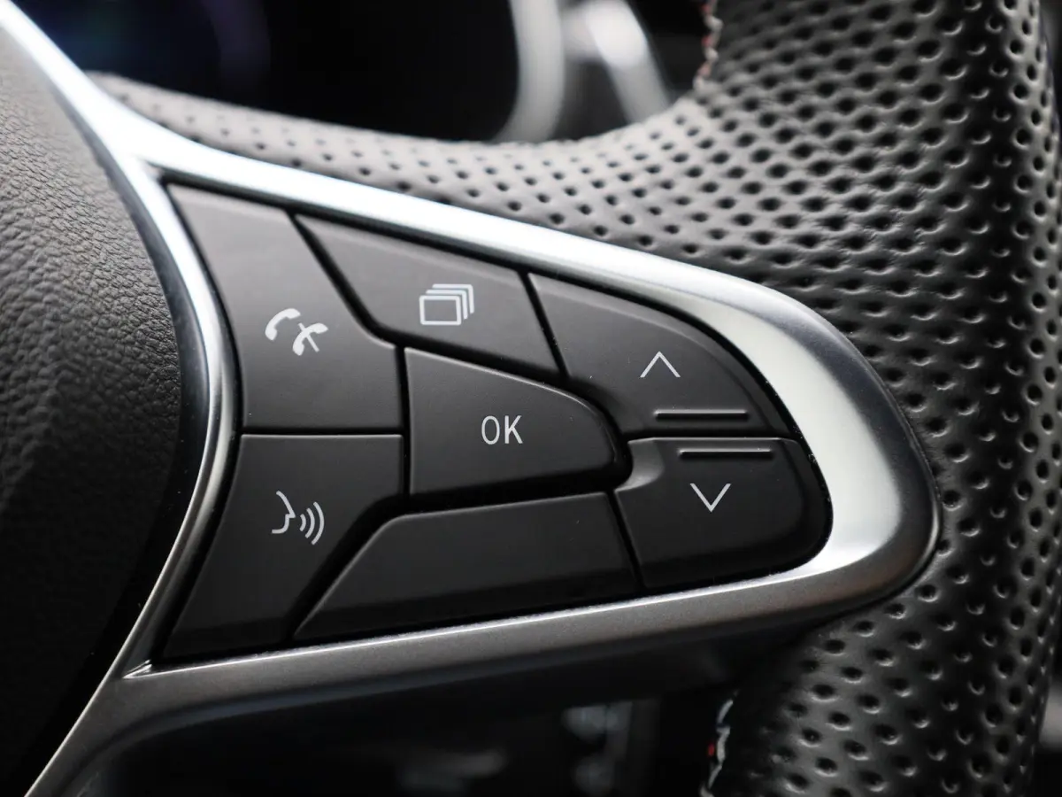 1.6 E-TECH 145Pk Hybrid R.S. Line | Navigatie & Apple & Android Carplay | Bose Geluid | Parkeersensoren & Camera | Climate Control | 10" TFT Kleurenscherm | Stoel & Stuur verwarming | Adapti