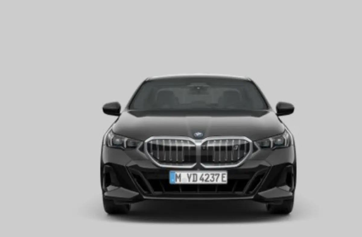 eDrive40 84 kWh M Sport - Panoramadak - Driving Assistant Plus - Stoelverwarming voor/achter - Stoelventilatie - Comfort Access - Parking Assistant Professional - Getinte Ruiten -