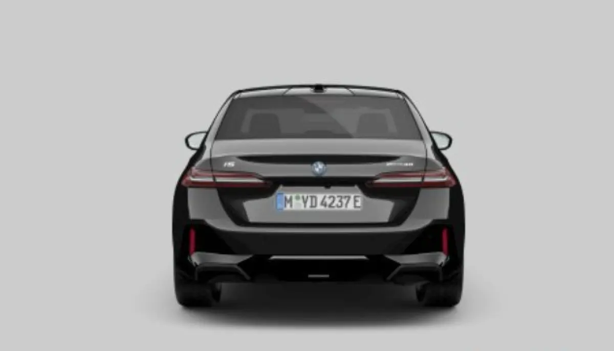 eDrive40 84 kWh M Sport - Panoramadak - Driving Assistant Plus - Stoelverwarming voor/achter - Stoelventilatie - Comfort Access - Parking Assistant Professional - Getinte Ruiten -