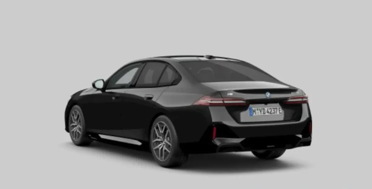 eDrive40 84 kWh M Sport - Panoramadak - Driving Assistant Plus - Stoelverwarming voor/achter - Stoelventilatie - Comfort Access - Parking Assistant Professional - Getinte Ruiten -