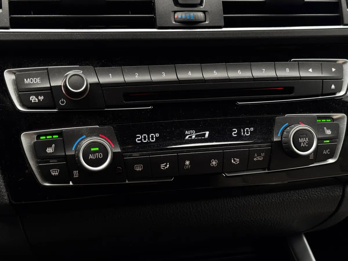 116i Centennial High Executive M-Sport | NL-Auto | BMW Dealer onderhouden | Leder + Stoelverwarming | Trekhaak
