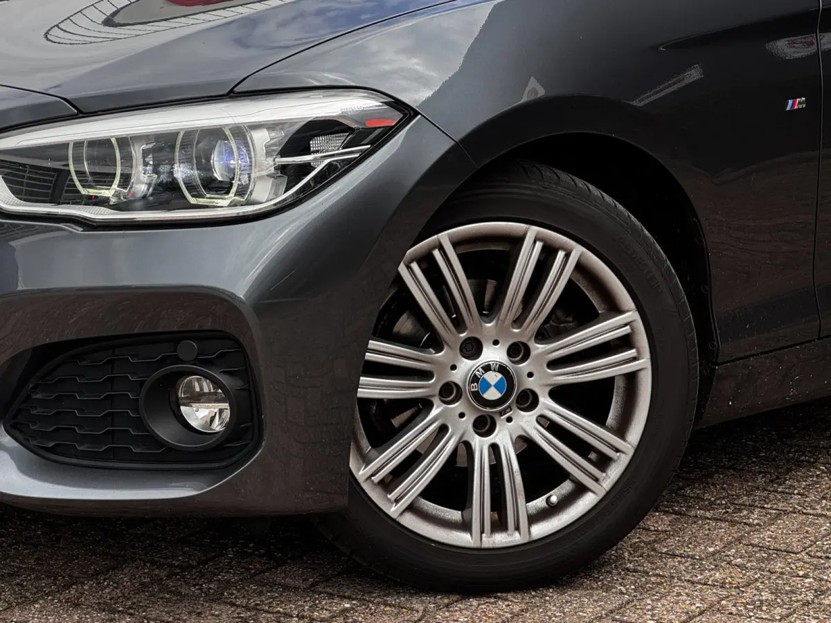 116i Centennial High Executive M-Sport | NL-Auto | BMW Dealer onderhouden | Leder + Stoelverwarming | Trekhaak