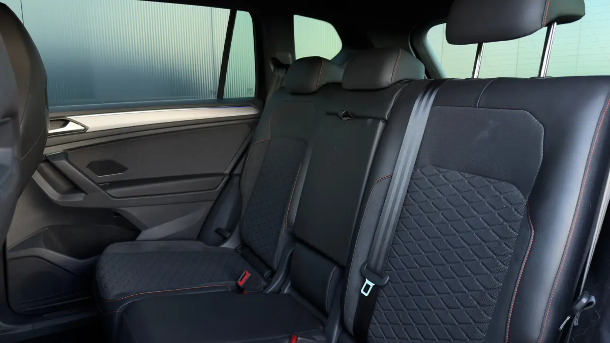 245pk 1.4 TSI e-Hybrid PHEV FR Business | Trekhaak | Panoramadak | Adaptive cruise control | Dodehoekdetectie | Achteruitrijcamera