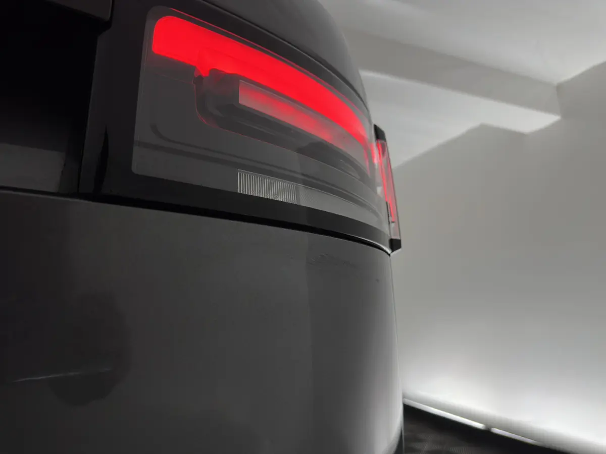 2.0 Td4 HSE Luxury *PANO | FULL-LED | LEATHER | KEYLESS | AIR-SUSPENSION | BLIND-SPOT | CAMERA | NAVI-FULLMAP | HEATED-COMFORTSEATS | PRIVACY-GLASS | SHIFT-PADDLES | ECC | CRUISE | 22''ALU*