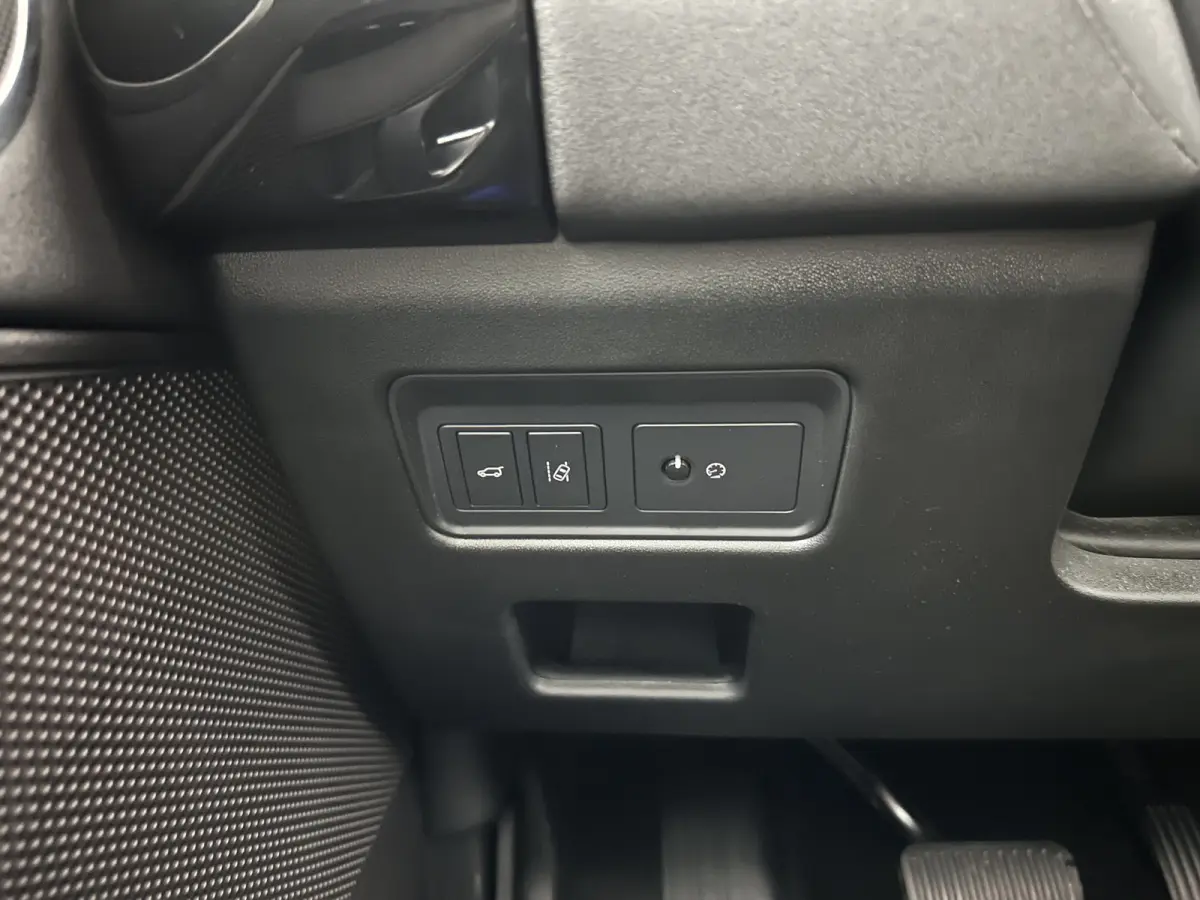 2.0 Td4 HSE Luxury *PANO | FULL-LED | LEATHER | KEYLESS | AIR-SUSPENSION | BLIND-SPOT | CAMERA | NAVI-FULLMAP | HEATED-COMFORTSEATS | PRIVACY-GLASS | SHIFT-PADDLES | ECC | CRUISE | 22''ALU*