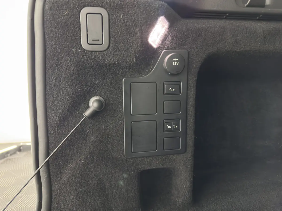 2.0 Td4 HSE Luxury *PANO | FULL-LED | LEATHER | KEYLESS | AIR-SUSPENSION | BLIND-SPOT | CAMERA | NAVI-FULLMAP | HEATED-COMFORTSEATS | PRIVACY-GLASS | SHIFT-PADDLES | ECC | CRUISE | 22''ALU*