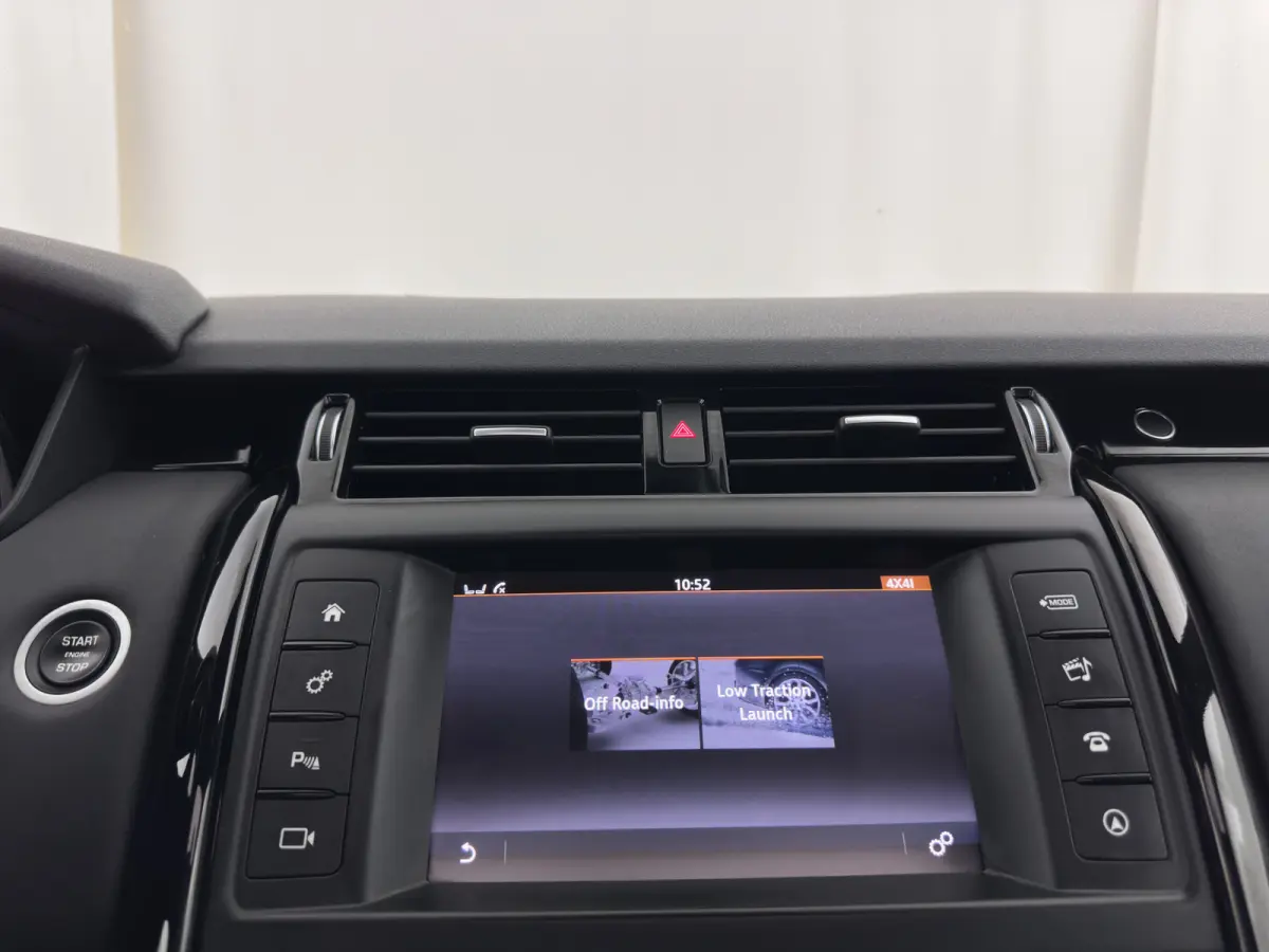 2.0 Td4 HSE Luxury *PANO | FULL-LED | LEATHER | KEYLESS | AIR-SUSPENSION | BLIND-SPOT | CAMERA | NAVI-FULLMAP | HEATED-COMFORTSEATS | PRIVACY-GLASS | SHIFT-PADDLES | ECC | CRUISE | 22''ALU*