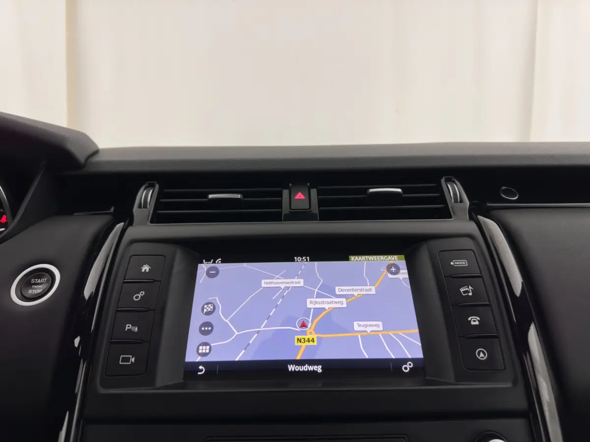 2.0 Td4 HSE Luxury *PANO | FULL-LED | LEATHER | KEYLESS | AIR-SUSPENSION | BLIND-SPOT | CAMERA | NAVI-FULLMAP | HEATED-COMFORTSEATS | PRIVACY-GLASS | SHIFT-PADDLES | ECC | CRUISE | 22''ALU*